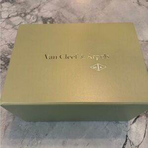 Van Cleef & Arpels Large Signature Luxury Gift Box w Ribbon Boutique Fresh! New